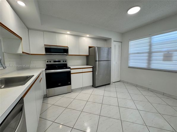 1151 SW 128th Ter APT 304D