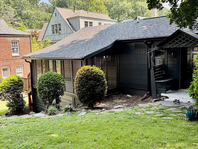 1900 Ridgewood Dr — Photo 2