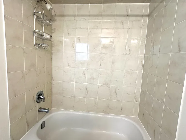 116 Hurst Dr — Photo 43