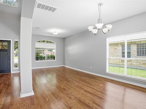 5th image of 18305 Lake Edge Ct