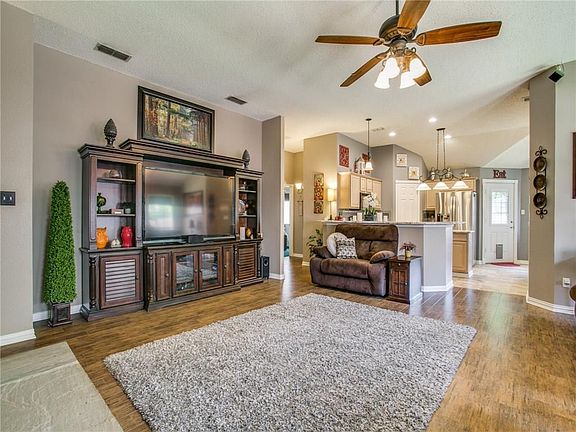 3rd image of 3812 Cannonwood Dr