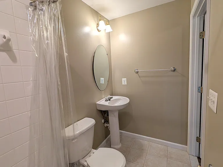 211 Shirley Sq SE — Photo 54