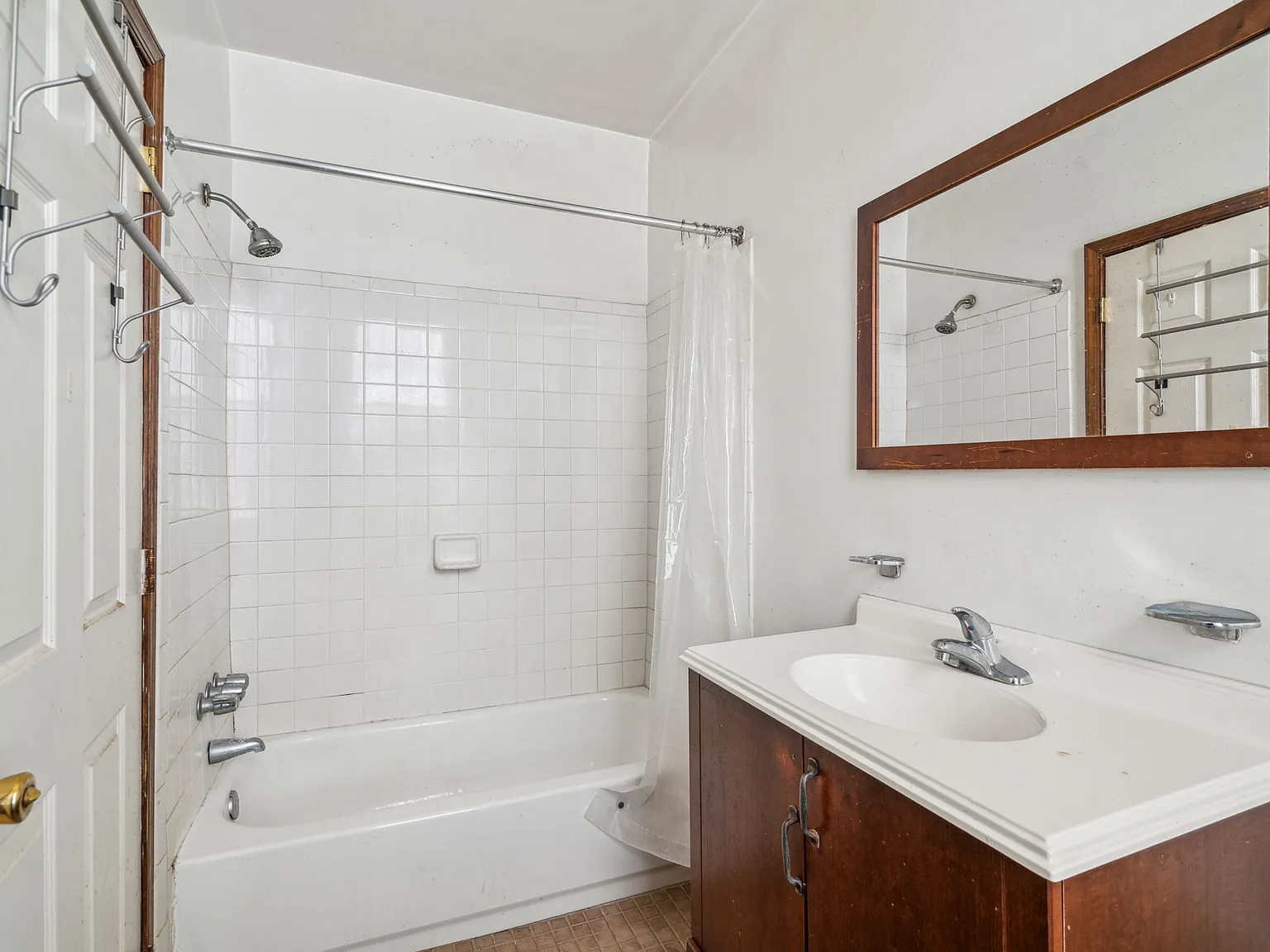 1 bed, $990 — Photo 4