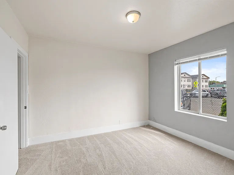 215 E 1st St #103 — Photo 7