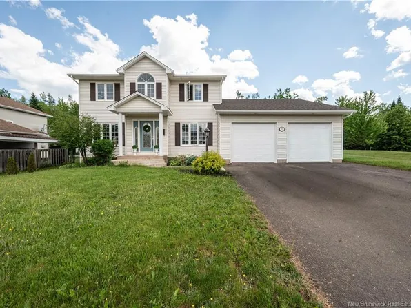 523 Alphee St, Dieppe, NB E1A 6W6