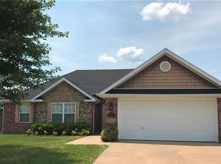 1343 Charles St, Pea Ridge, AR 72751