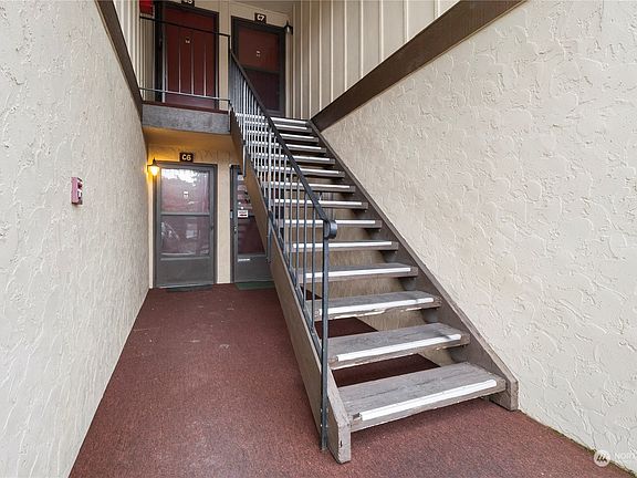 2nd image of 1005 S Pearl Street #C6
