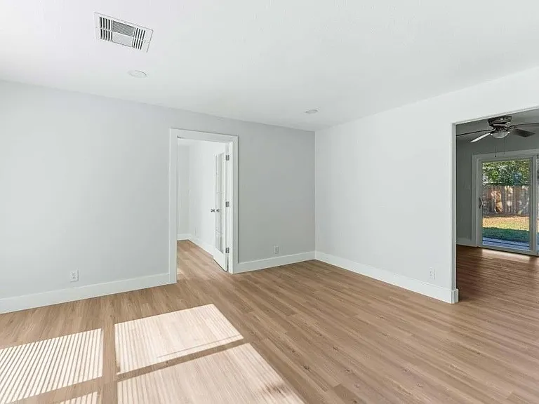 3923 Hickok Ln — Photo 4