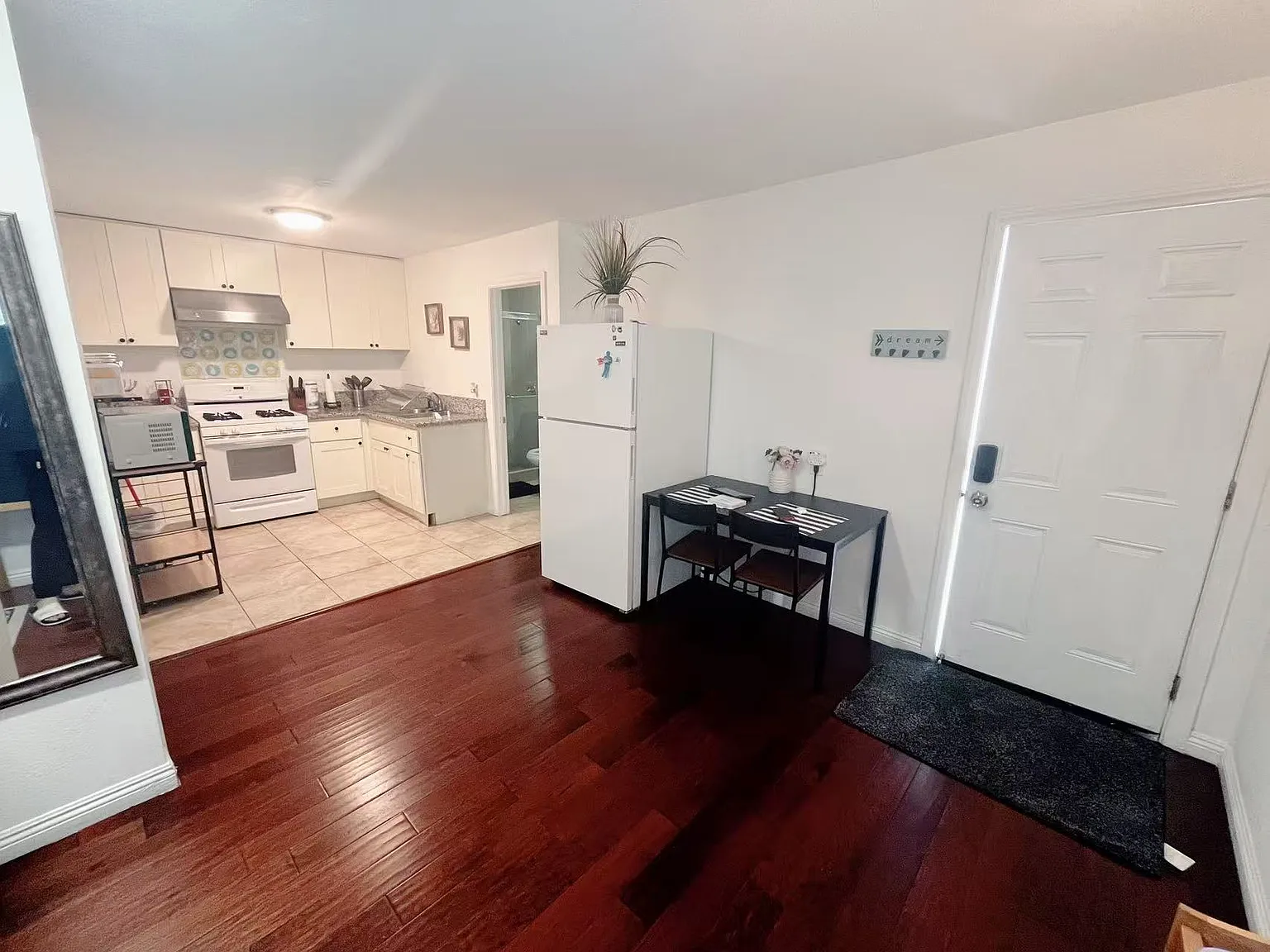 1 bed, 525 sqft, $1,800 — Photo 4