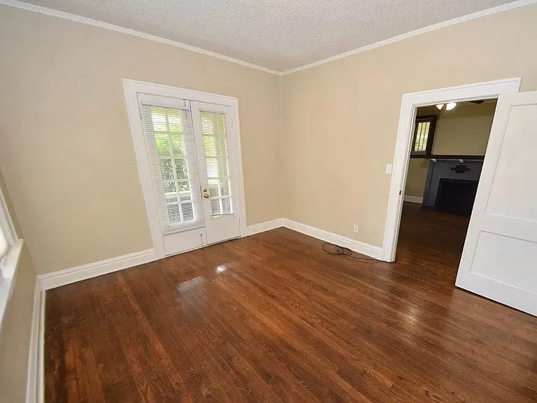 900 N Willett St — Photo 5