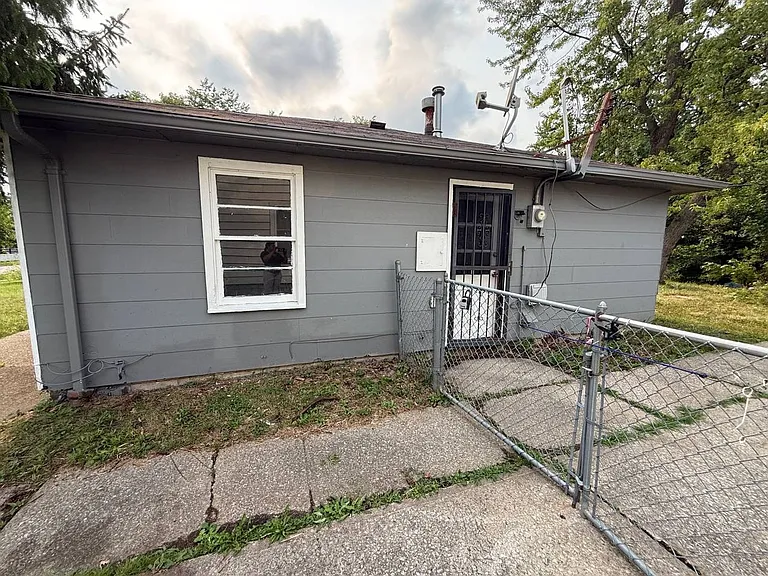 12510 Summerland Ave — Photo 3