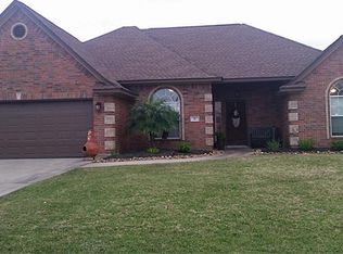 15 Texian Trl N, Angleton, TX 77515