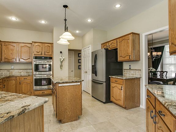 2nd image of 1435 Charlotte Way
