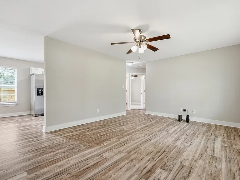 254 E Iris Ln — Photo 4
