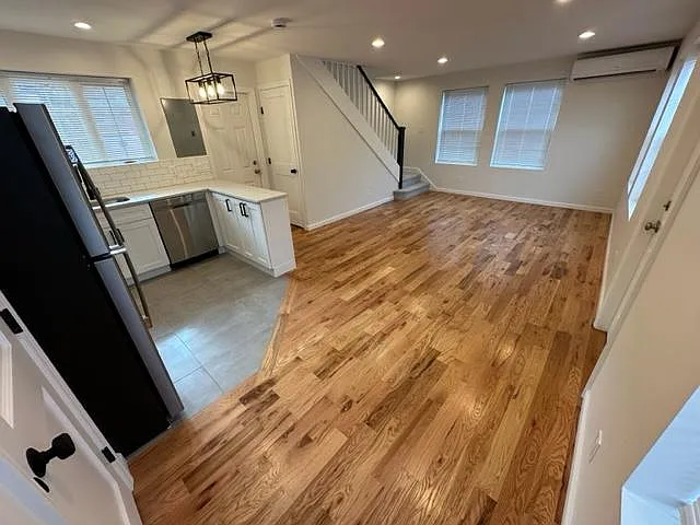 2 bed, 800 sqft, $2,550 — Photo 3