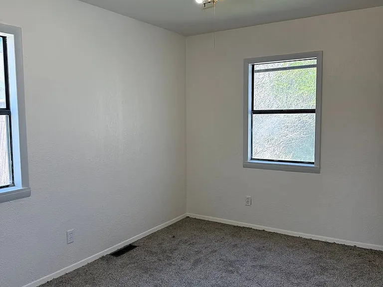 510 E Montezuma Ave — Photo 7