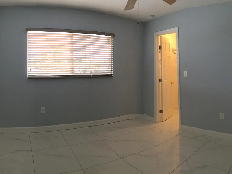 101 E 51st Pl — Photo 10