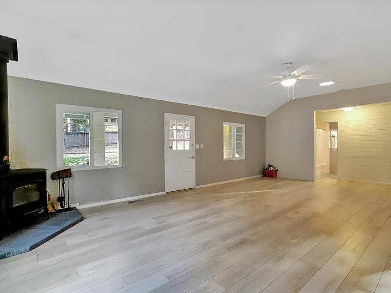 301 Woodpecker Ln — Photo 12