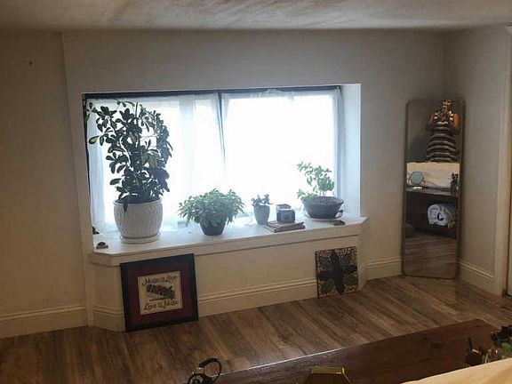 3rd image of 838 Corinthian Ave