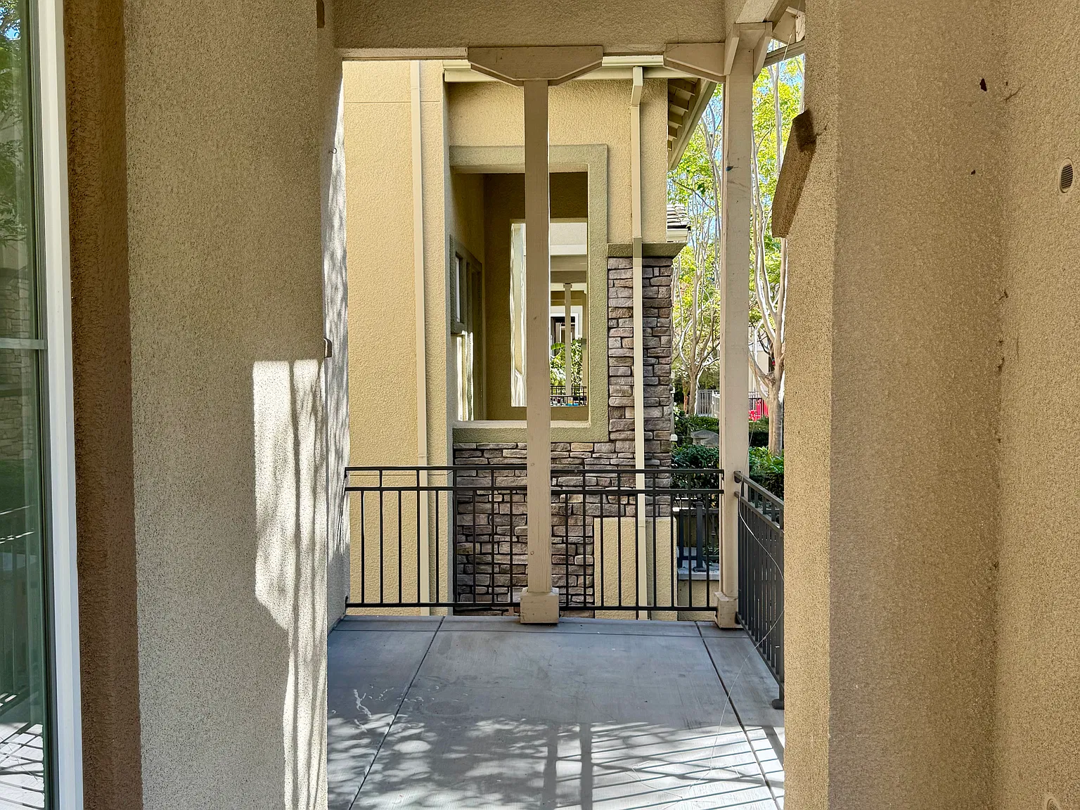 3 bed, 2.5 bath, 1772 sqft, $4,800 — Photo 3