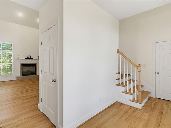 3rd image of 203 Southern Woods Dr