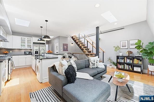 1st image of 247 2nd St Unit 3
