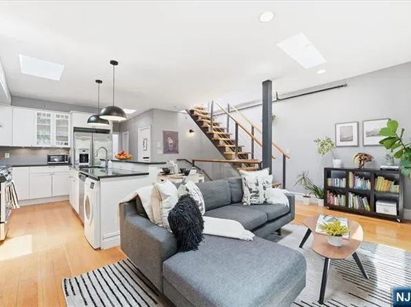 247 2nd St Unit 3, Jersey City, NJ 07302