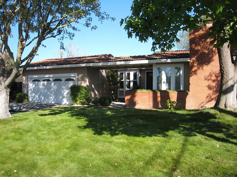 1st image of 13442 Holiday Ct