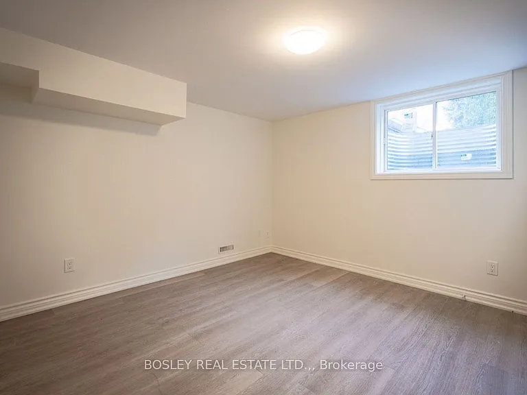 30 The Promenade #BASEMENT — Photo 3