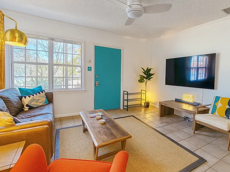 211 W Monroe St #209 — Photo 4
