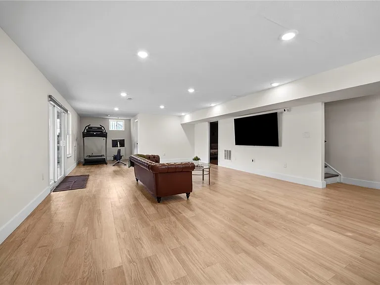 269 Lily Ridge Dr N — Photo 36