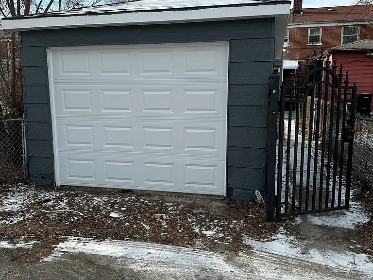 6339 S Vernon Ave — Photo 5
