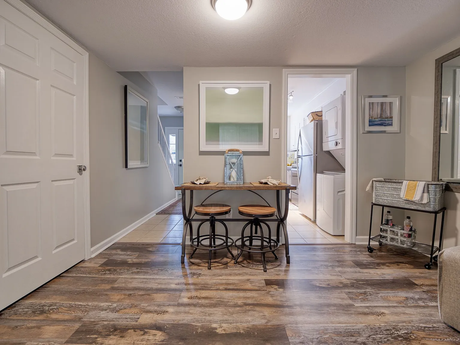Center Town Condominiums — Photo 4