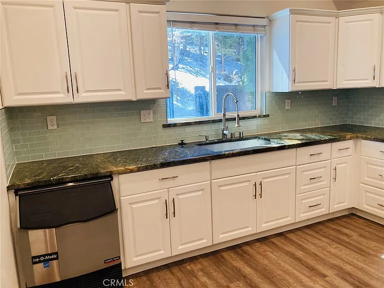 341 A Ln #173 — Photo 23