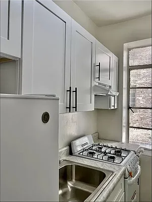 Rented by Bond New York | media 25