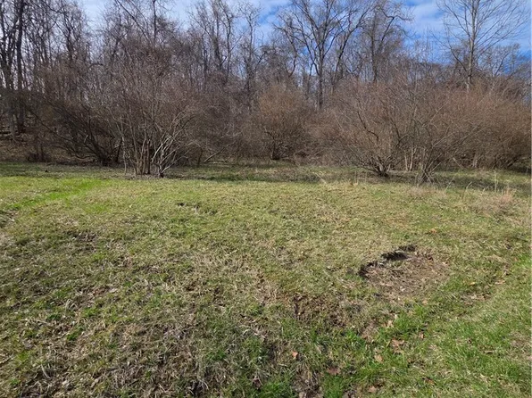 Iroquois Trl, Senecaville, OH 43780