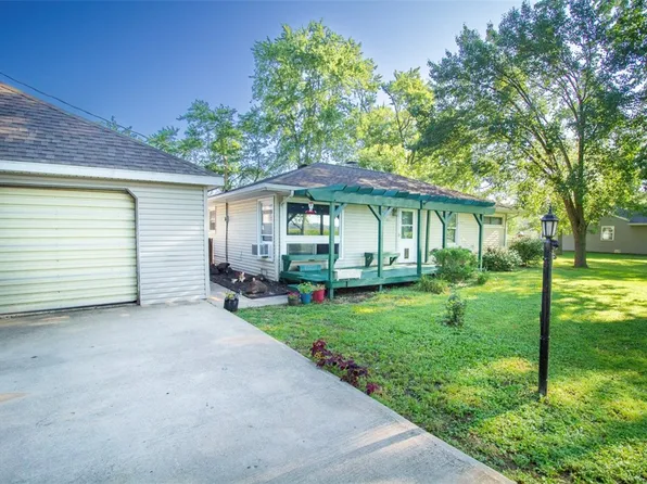 2621 E Washington Rd, Casey, IL 62420