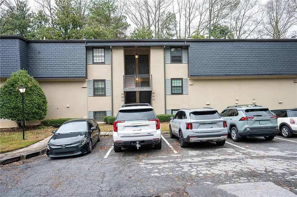 1 bed, 1.0 bath, 812 sqft, $1,800 — Photo 1