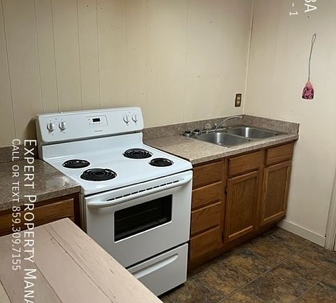 5th image of 552 Vine St APT 1