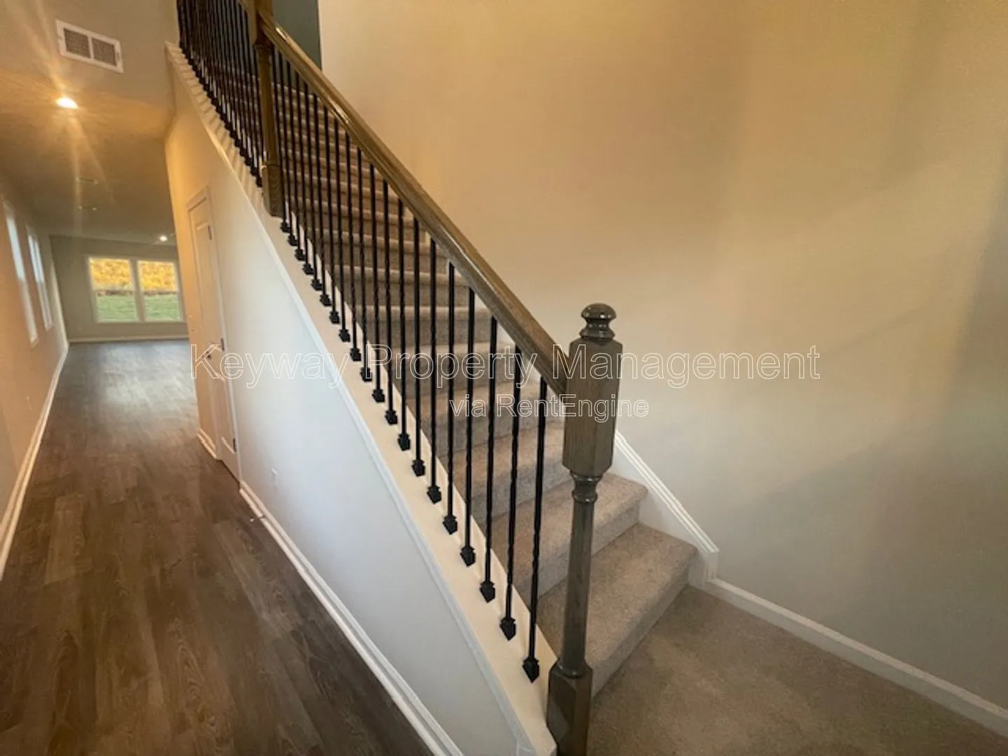 4 bed, 2.5 bath, 2046 sqft, $2,160 — Photo 2