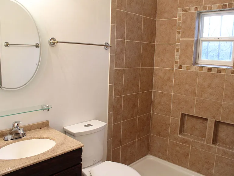 2825 W Woodlawn Ave — Photo 14