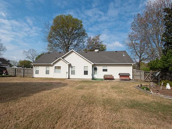 3rd image of 115 Oakview Trce