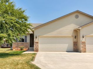 6049 Meadowlark Ct, Pleasant Hill, IA 50327