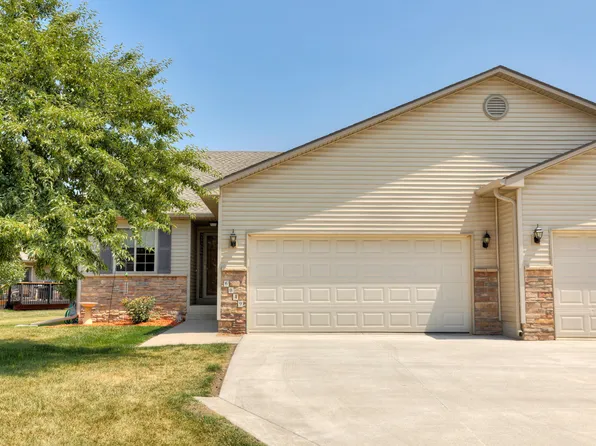 6049 Meadowlark Ct, Pleasant Hill, IA 50327