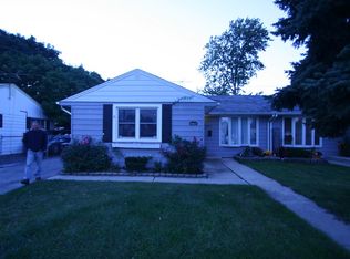 8922 S Corcoran Rd, Hometown, IL 60456