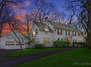 344 Crestwood Rd, Fairfield, CT 06824