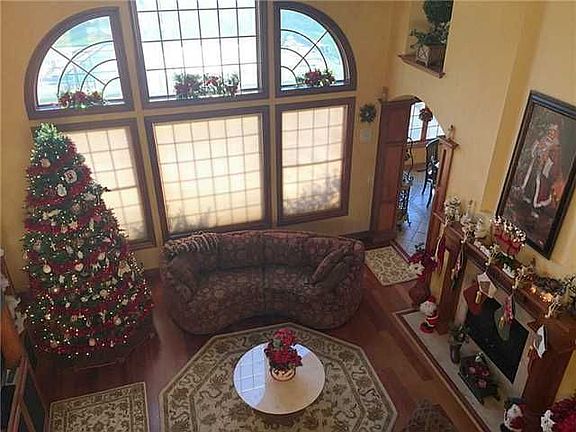 4th image of 2473 Mission Hill Dr
