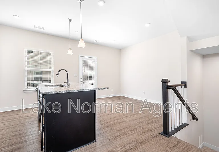 1814 Aspire St — Photo 15