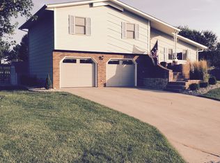 303 Choctaw Rd, Hiawatha, KS 66434