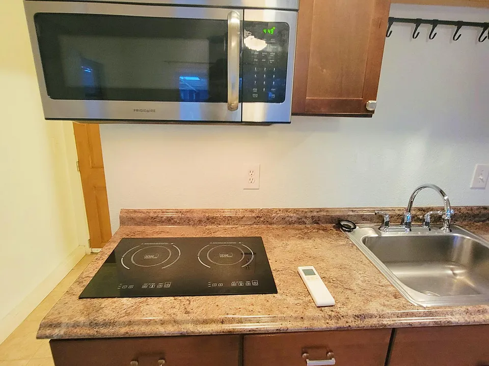 Microwave oven, cootop, sink